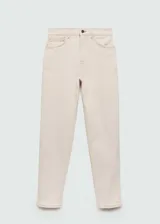 Pantalón de jean color crudo, de corte recto, tiro alto y cinco bolsillos.