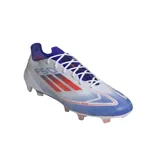 Championes de fútbol Adidas F50 Elite FG, con capellada blanca y detalles en azul y naranja. Presentan tecnología Sprintweb y suela Sprintframe 360 para mayor aceleración en canchas de césped natural seco.