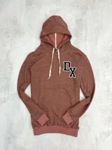 Canguro rústico color ladrillo con capucha y cordones blancos. Estampado con las letras DX en el pecho.