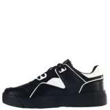 Championes urbanos N+ modelo Houl, de diseño deportivo con base blanca y detalles en rojo y gris. Presentan cierre mediante cordones y suela de goma roja.