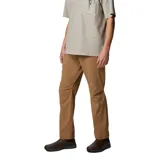 Pantalón Columbia modelo Landroamer Ripstop de corte recto, color marrón. Presenta diseño con rodillas articuladas, múltiples bolsillos funcionales, anilla en D y trabillas para cinturón. Confeccionado con tejido resistente al agua y a las manchas.