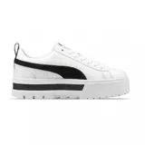 Championes Puma modelo Mayze, de diseño urbano con plataforma alta, confeccionados en cuero blanco con la icónica franja lateral en gamuza negra.