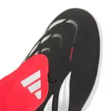 Championes de fútbol adidas Predator League TF, color negro con detalles en blanco y lengüeta roja. Presentan tecnología Lightstrike en la entresuela y suela con tapones para césped sintético.