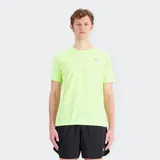 Remera deportiva New Balance Impact Run Sleeve de manga corta, color verde lima fluorescente, con logo reflectante en el pecho.