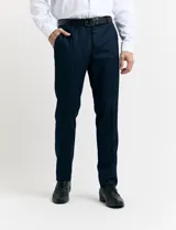 Ambo de corte clásico en color azul oscuro con sutil patrón de rayas verticales. Incluye saco de dos botones con solapas de muesca y bolsillos con solapa, junto con pantalón de vestir a juego de corte recto.