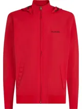 Campera roja con capucha, cierre frontal con cremallera, cuello alto y dos bolsillos laterales. Logo de Tommy Hilfiger bordado en la manga.