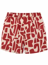 Short de baño con diseño de rayas diagonales anchas en color marrón y beige, cintura elástica con cordón de ajuste blanco y bolsillos laterales.