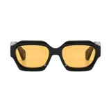 Gafas de sol unisex con montura rectangular gruesa color negro y lentes amarillas.