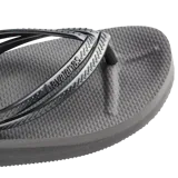 Sandalias tipo ojotas Havaianas en color negro, con diseño de tiras finas texturizadas y suela de goma antideslizante.