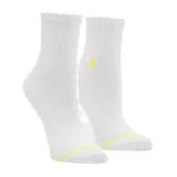 Pack de tres pares de medias tipo crew (tobilleras altas) de mezcla de algodón. Incluye un par blanco con logo amarillo, un par beige/rosa pálido con logo blanco y un par negro con logo blanco en la planta del pie.