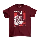 Remera bordó de manga corta con estampa gráfica frontal en blanco y rojo que representa a Charly García con la frase Say no more.