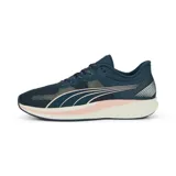 Championes deportivos Puma modelo Redeem Profoam, color azul marino con suela blanca y logo en tono rosado. Presentan una estructura de malla transpirable y cierre con cordones.
