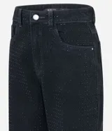 Pantalón negro de sarga con corte años 90, tiro alto, pierna recta y strass aplicados en la parte delantera.