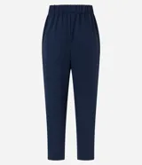 Pantalón zanahoria color fucsia de tiro alto, confeccionado en tejido airflow, con cintura elastizada, trabillas y hebillas metálicas.