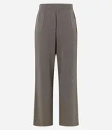 Pantalón de vestir estilo sastre, de corte recto y tiro medio. Presenta pliegues discretos en la parte delantera, perneras amplias y cierre clásico. Incluye un cinturón fino con hebilla metálica.