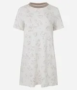 Camisón corto de viscosa color blanco con estampa de contorno de animalitos, de manga corta, cuello redondo y corte recto.