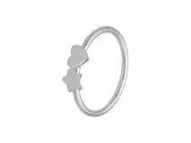 Anillo de plata 925 con un dije de estrella y un dije de corazón.