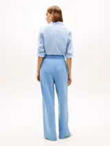 Pantalón de chándal Tommy Hilfiger de felpa de algodón regenerativo color celeste, con cintura elástica, corte regular y costuras frontales en las piernas.