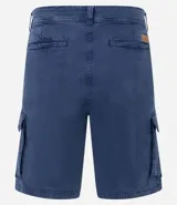 Bermuda cargo de algodón color blanco, con bolsillos laterales y traseros, cierre con botón y cremallera.