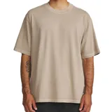 Remera de manga corta Katin Base Box Tee de color beige, con diseño amplio y relajado, cuello redondo ribeteado y estilo minimalista inspirado en la cultura del surf.
