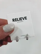 Aros pequeños de plata 925 con diseño de eslabones.