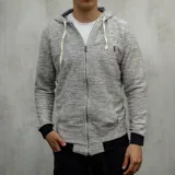 Campera con capucha gris jaspeado, cierre frontal con cremallera, bolsillos laterales y puños y cintura en color negro.