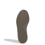 Championes Adidas Advantage 2.0 W, color blanco con detalles de estampado animal print en el cuello y la lengüeta, y detalles en rojo en el talón. Presentan las tres tiras características de Adidas perforadas en el lateral y suela color caramelo.