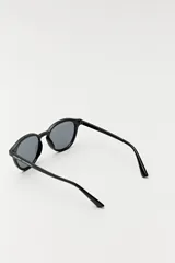 Lentes de sol redondos con armazón de acetato color verde oliva translúcido y cristales degradados marrón rosado.