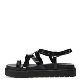 Sandalias de plataforma plana estilo gladiadora, color negro, con tiras cruzadas y ajuste mediante hebilla en el tobillo.