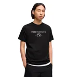 Remera Puma de manga corta color gris melange, con cuello redondo y estampado gráfico frontal con las inscripciones "Puma Sportswear" y "Est. 1948" junto al logo de la marca en rojo.