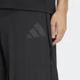Pantalón Adidas de la línea Z.N.E. en color negro, con corte holgado y diseño de pierna ancha. Confeccionado en tejido ripstop ligero y resistente, cuenta con cintura elástica con cordón de ajuste y logo de las 3 Barras estampado en goma mate.