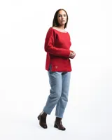 Sweater rojo de lana merino con cuello barco y motivo calado en el lateral.
