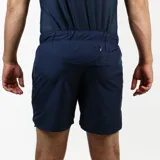 Short deportivo para hombre de color azul marino, con cintura elástica y logo reflectante de Diadora en la parte inferior delantera.
