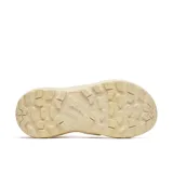 Sandalia deportiva Merrell con diseño ergonómico, correas ajustables de velcro en tonos amarillos, beige y rosado, y suela de goma con relieve para mayor tracción.
