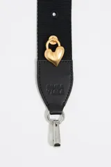 Colgante para bolso con forma de candado de metal dorado mate.