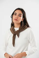 Bufanda bandana marrón de lana.