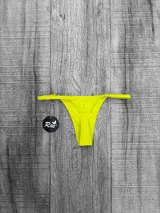 Bikini colaless de lycra en varios colores, con tiras finas ajustables con hebillas.