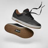 Championes Etnies Marana, color negro, con capellada de gamuza y logo de la marca en el lateral.