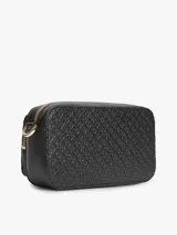 Cartera tipo cámara de poliuretano color negro, con diseño texturizado en bajo relieve con monograma TH, herrajes dorados, cierre de cremallera y correa cruzada extraíble.