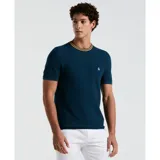 Remera de punto color azul con cuello redondo a rayas amarillas y logo de pingüino bordado en el pecho.