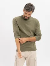 Buzo de algodón con cuello redondo a la base, mangas largas y puños y cintura en tejido rib.