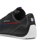 Championes Puma BMW MMS Neo Cat 2.0, color negro con detalles en azul y rojo, con logo de BMW Motorsport en el lateral.