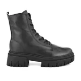 Bota de cuero negra con cordones, caña media y suela de plataforma con diseño track.