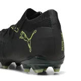 Championes de fútbol Puma Future 8 Match FG/AG, color negro con detalles en amarillo flúor.