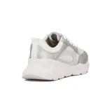 Championes Vizzano blancos con detalles plateados, acordonados y con suela chunky.