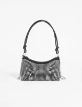 Cartera de mano tipo baguette color negro, cubierta de strass plateados. Tiene correa corta de cuero sintético y cadena plateada extraíble.