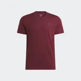 Remera Reebok Identity de hombre, color bordó, manga corta y cuello redondo. Presenta un pequeño logo Reebok en el pecho.