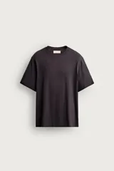 Camiseta relaxed fit de manga corta y cuello redondo, confeccionada en tejido de algodón.