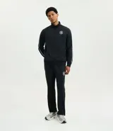 Saco deportivo Get Over de cuello alto con cierre frontal por cremallera. Presenta diseño en color bordó con rayas laterales contrastantes en los hombros y mangas, puños y bajo con acabado en rib, y estampa localizada en el pecho.