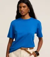 Remera de manga corta con cuello redondo, confeccionada en algodón de origen sostenible.